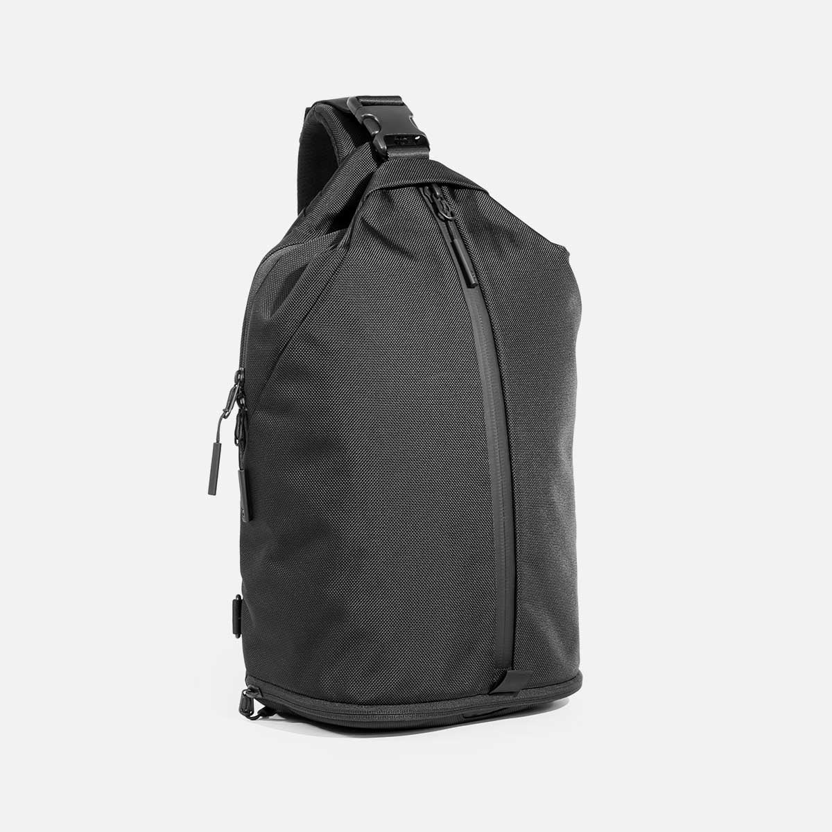 17 Best Sling Bags to Wear on Hikes, to the Beach, & Everywhere Else |  Condé Nast Traveler