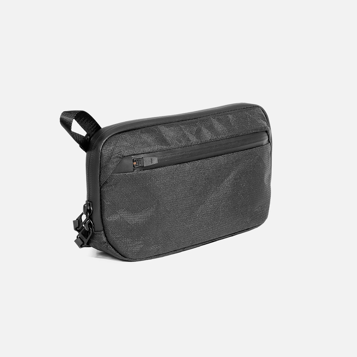 Aer Slim Pouch Black ガジェットポーチ Aer（エアー）のガジェットケース「SLIM POUCH」を買ってみた